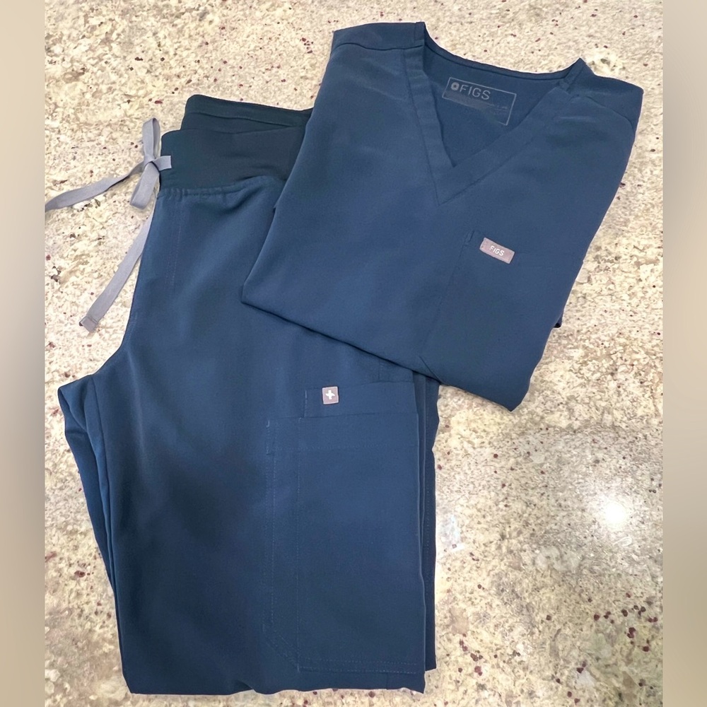 Figs Catarina One-Pocket Scrub Top & High Waisted Yola Skinny Scrub Pant| XS